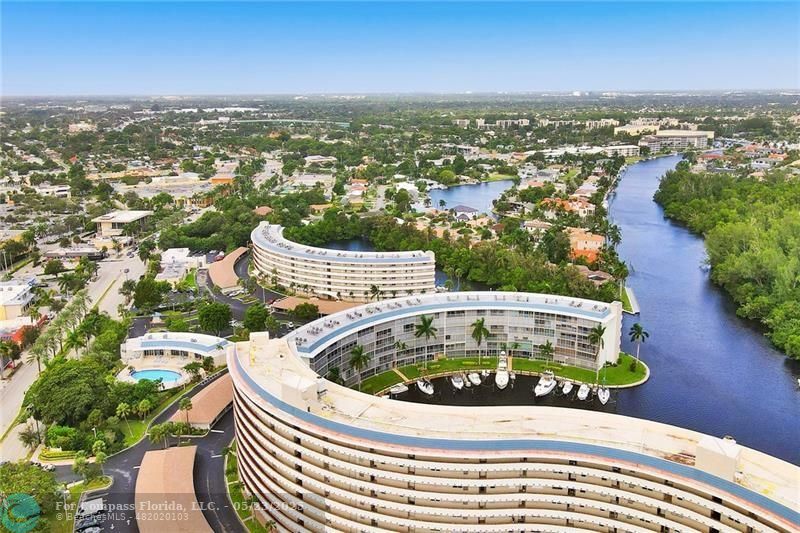 1523 East Hillsboro Boulevard, Unit 1031 Deerfield Beach, FL 33441 - Photo 61 of 78 an aerial view of a house with a garden
