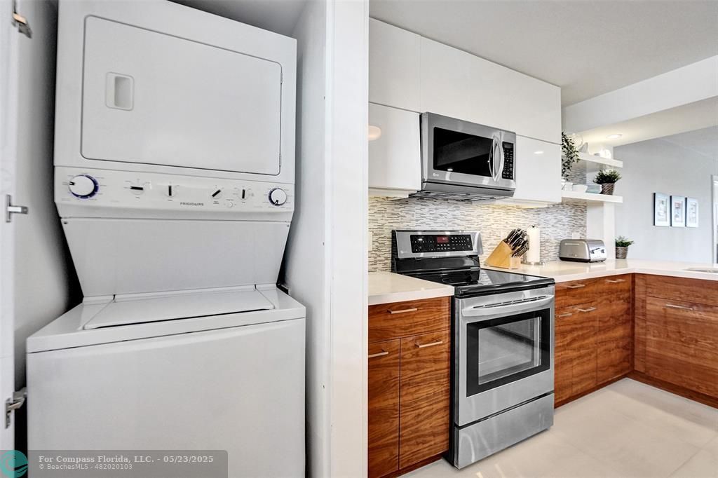 1523 East Hillsboro Boulevard, Unit 1031 Deerfield Beach, FL 33441 - Photo 8 of 78 a view of kitchen with washer and dryer