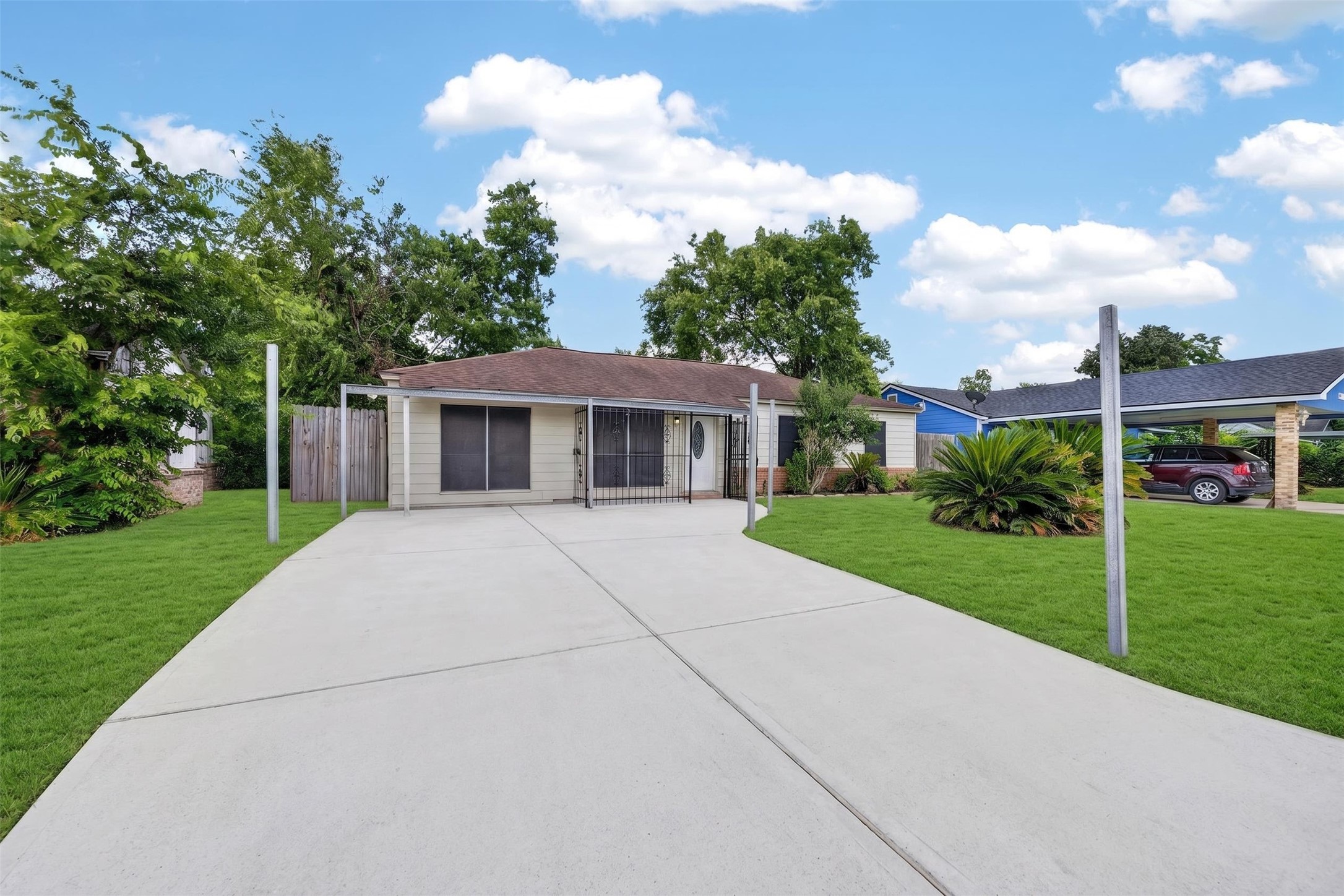 9211 Clearway Drive Houston, TX 77033 - Photo 5 of 34