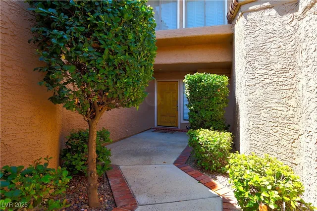 $2,975 | 4911 Mission Bay Drive, Las Vegas, NV 89113