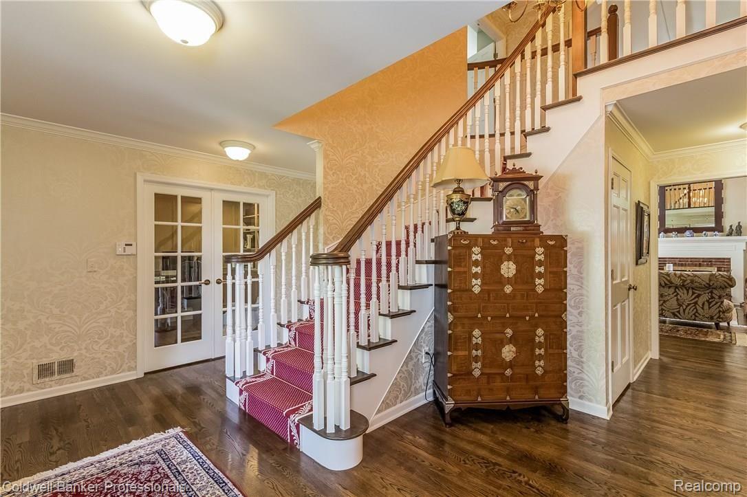 1425 Pebble Ridge Drive Rochester, MI 48307 - Photo 3 of 43 004-Foyer-1829933-large.jpg