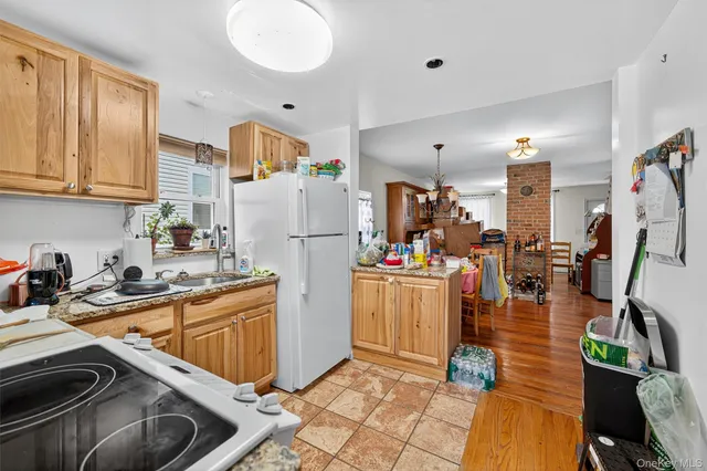 a view of a back yard of the house