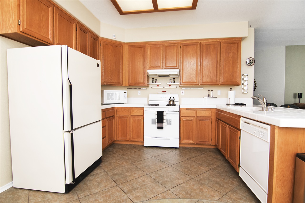 9391 Michelle Court Spring Valley, CA 91977 - Photo 8 of 25 Gallery Image 8