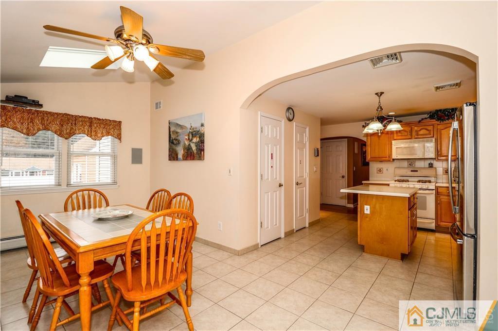 19 Rolling Road Middlesex, NJ 08846 - Photo 12 of 24 Gallery Image 12