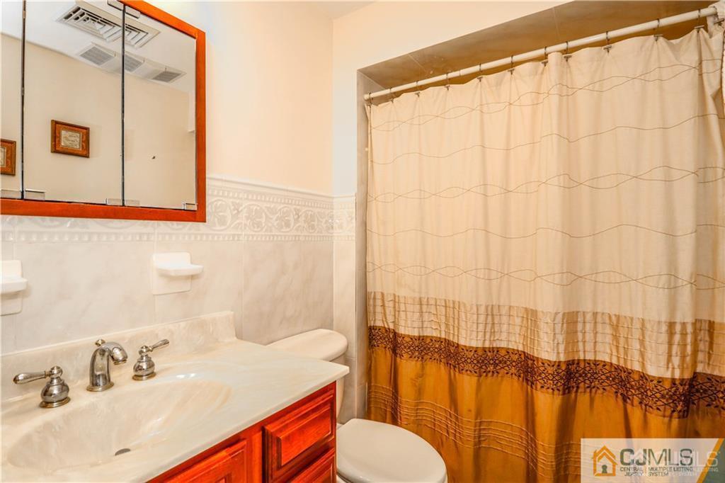 19 Rolling Road Middlesex, NJ 08846 - Photo 13 of 24 Gallery Image 13