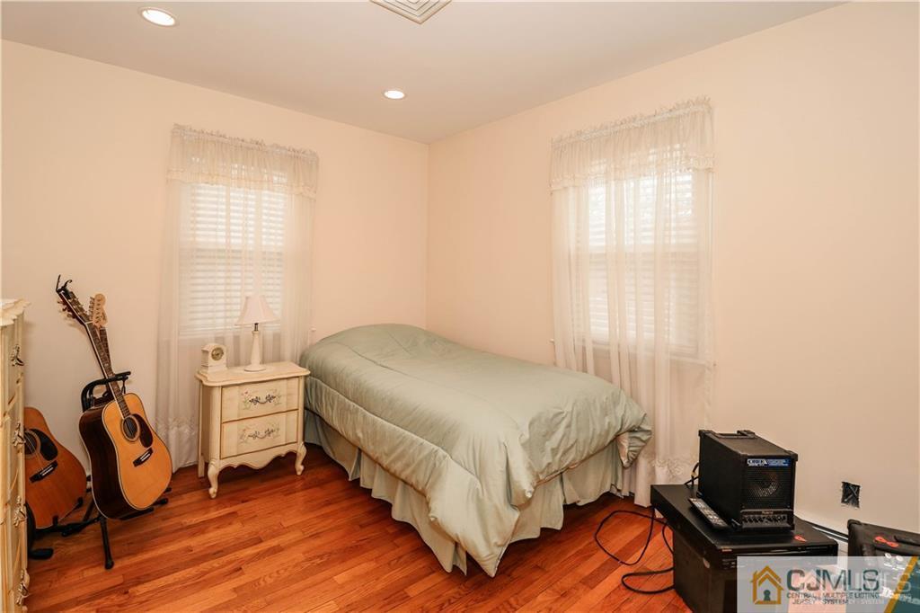 19 Rolling Road Middlesex, NJ 08846 - Photo 14 of 24 Gallery Image 14