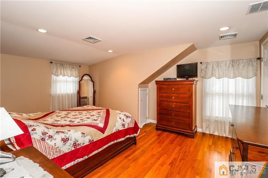 19 Rolling Road Middlesex, NJ 08846 - Photo 15 of 24 Gallery Image 15