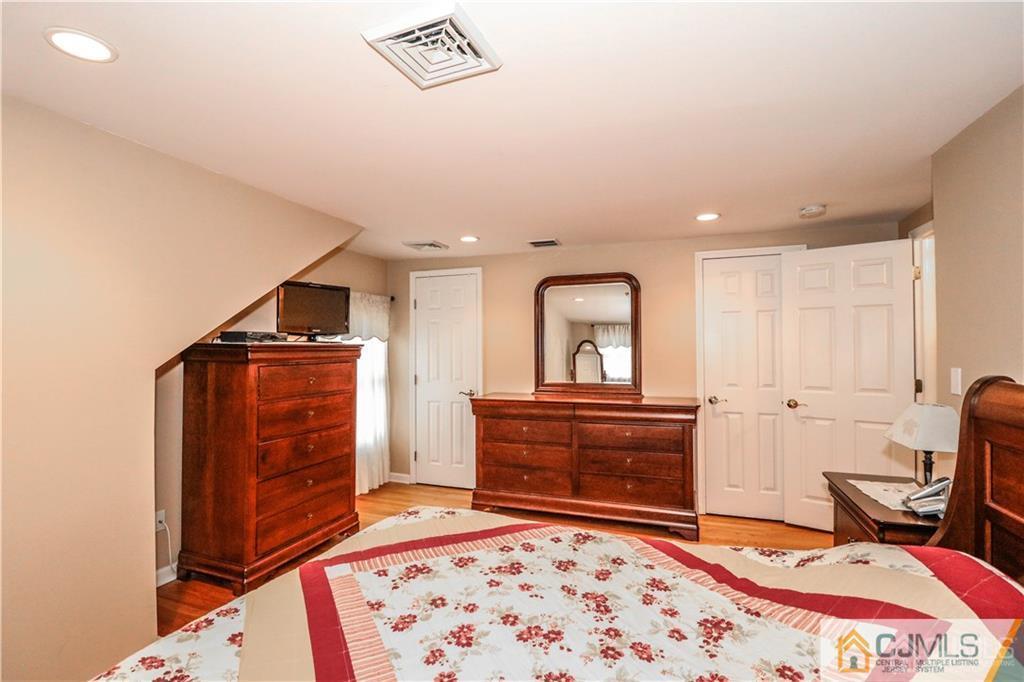 19 Rolling Road Middlesex, NJ 08846 - Photo 16 of 24 Gallery Image 16