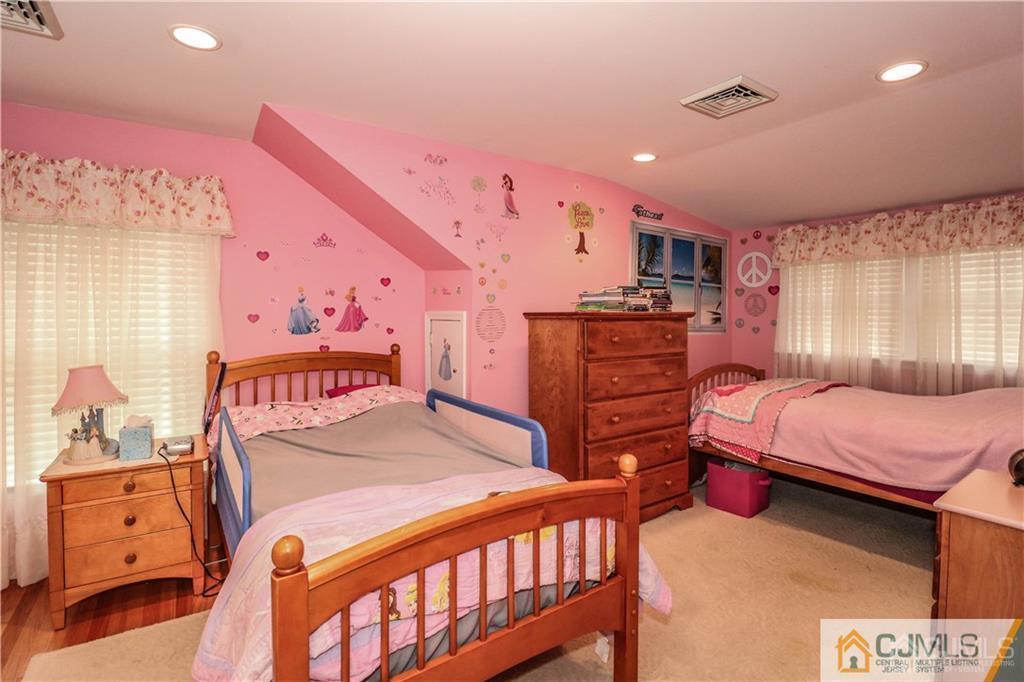 19 Rolling Road Middlesex, NJ 08846 - Photo 18 of 24 Gallery Image 18