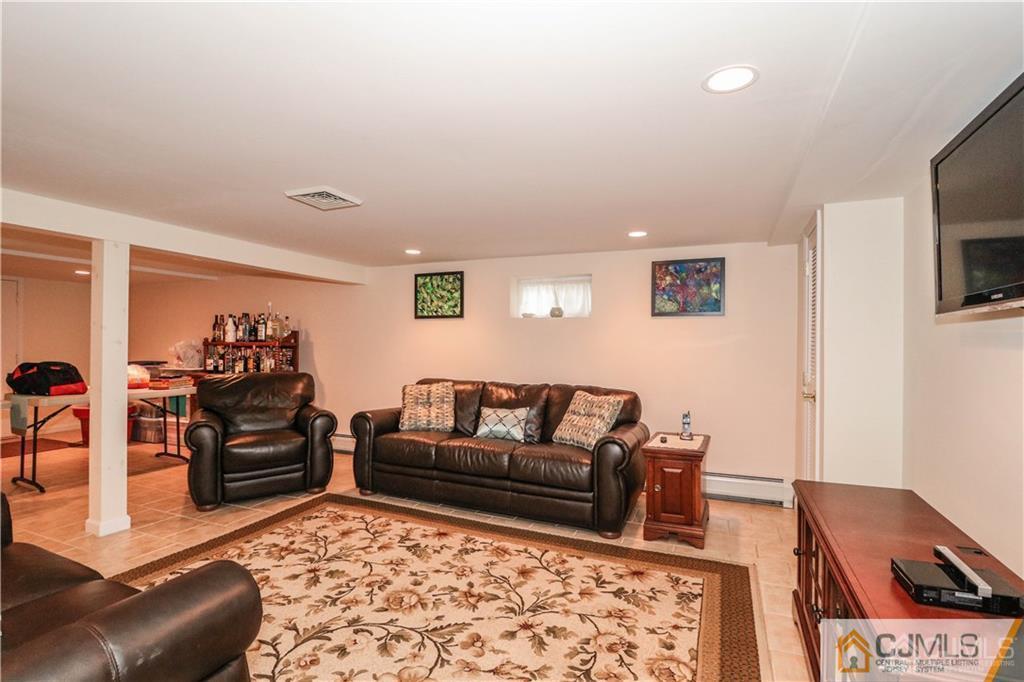 19 Rolling Road Middlesex, NJ 08846 - Photo 19 of 24 Gallery Image 19