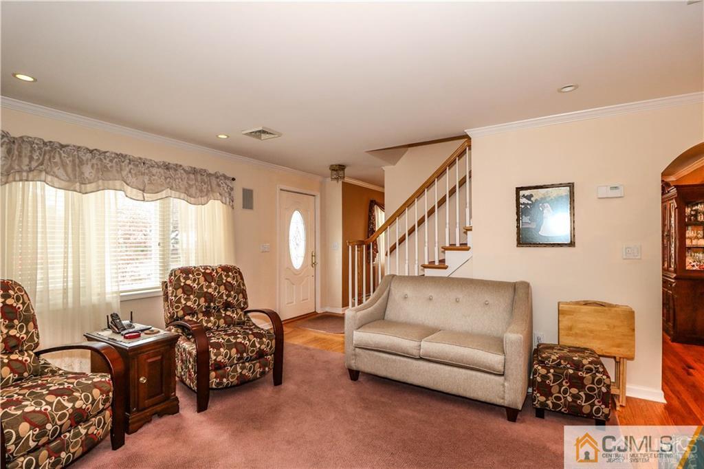 19 Rolling Road Middlesex, NJ 08846 - Photo 4 of 24 Gallery Image 4