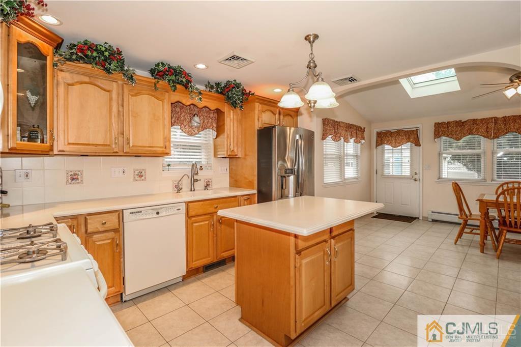 19 Rolling Road Middlesex, NJ 08846 - Photo 7 of 24 Gallery Image 7
