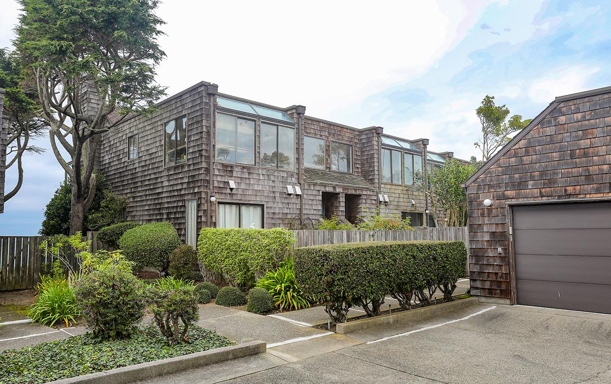 270 Beachview Avenue, Unit 14 Pacifica, CA 94044 - Photo 11 of 41 a view of a house with a garden