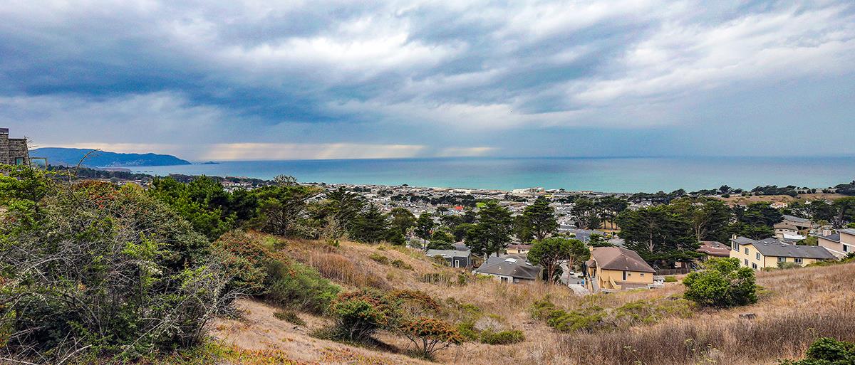 270 Beachview Avenue, Unit 14 Pacifica, CA 94044 - Photo 3 of 41 a view of a city
