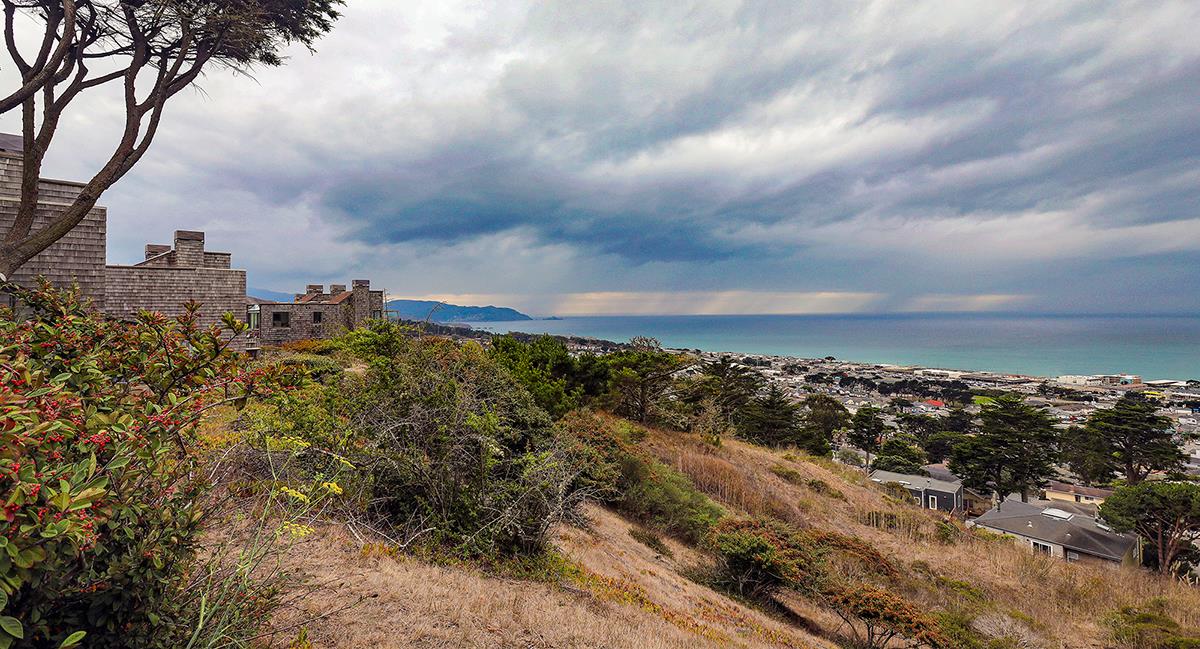 270 Beachview Avenue, Unit 14 Pacifica, CA 94044 - Photo 33 of 41 a view of a building