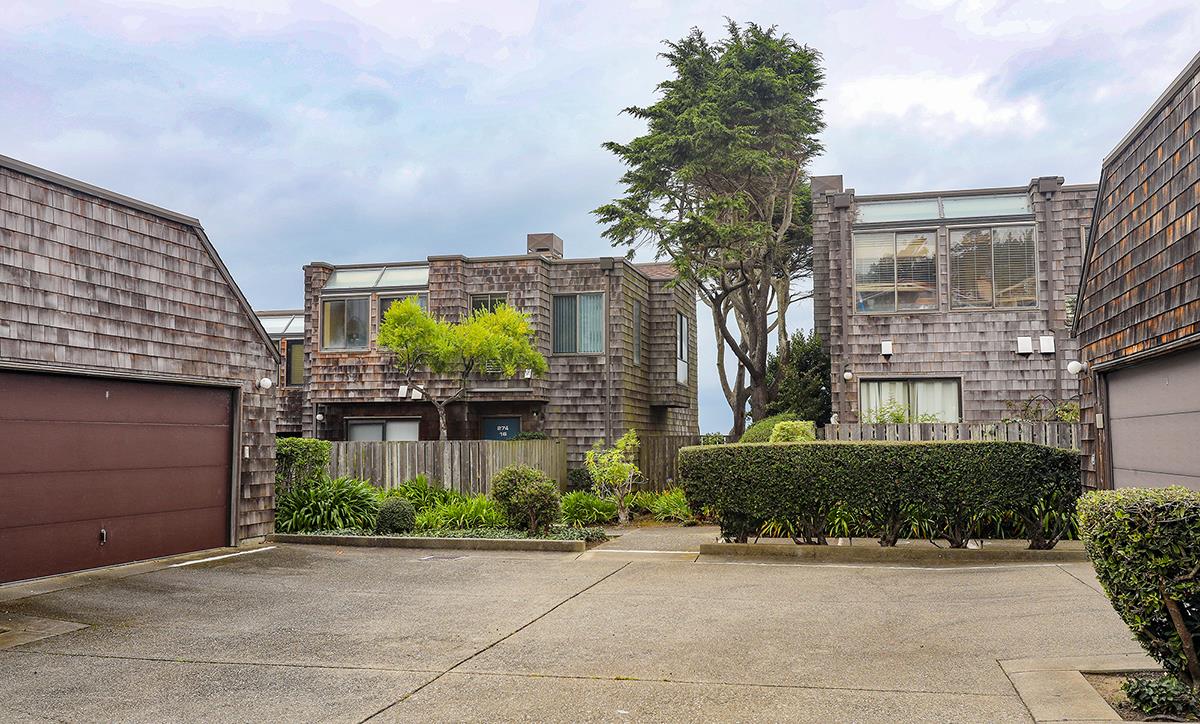 270 Beachview Avenue, Unit 14 Pacifica, CA 94044 - Photo 10 of 41 a front view of a house with garden