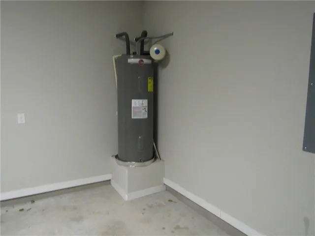 $1,625 | 102 Hidden Springs Drive, Bastrop, TX 78602