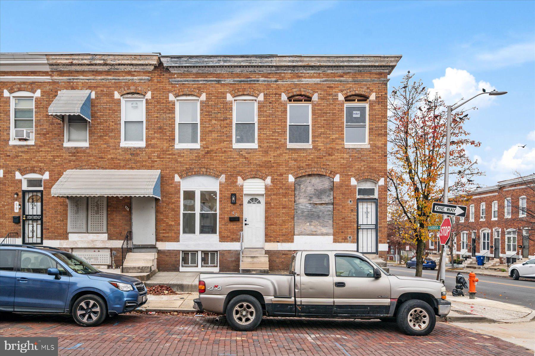 a car parked in front of a building