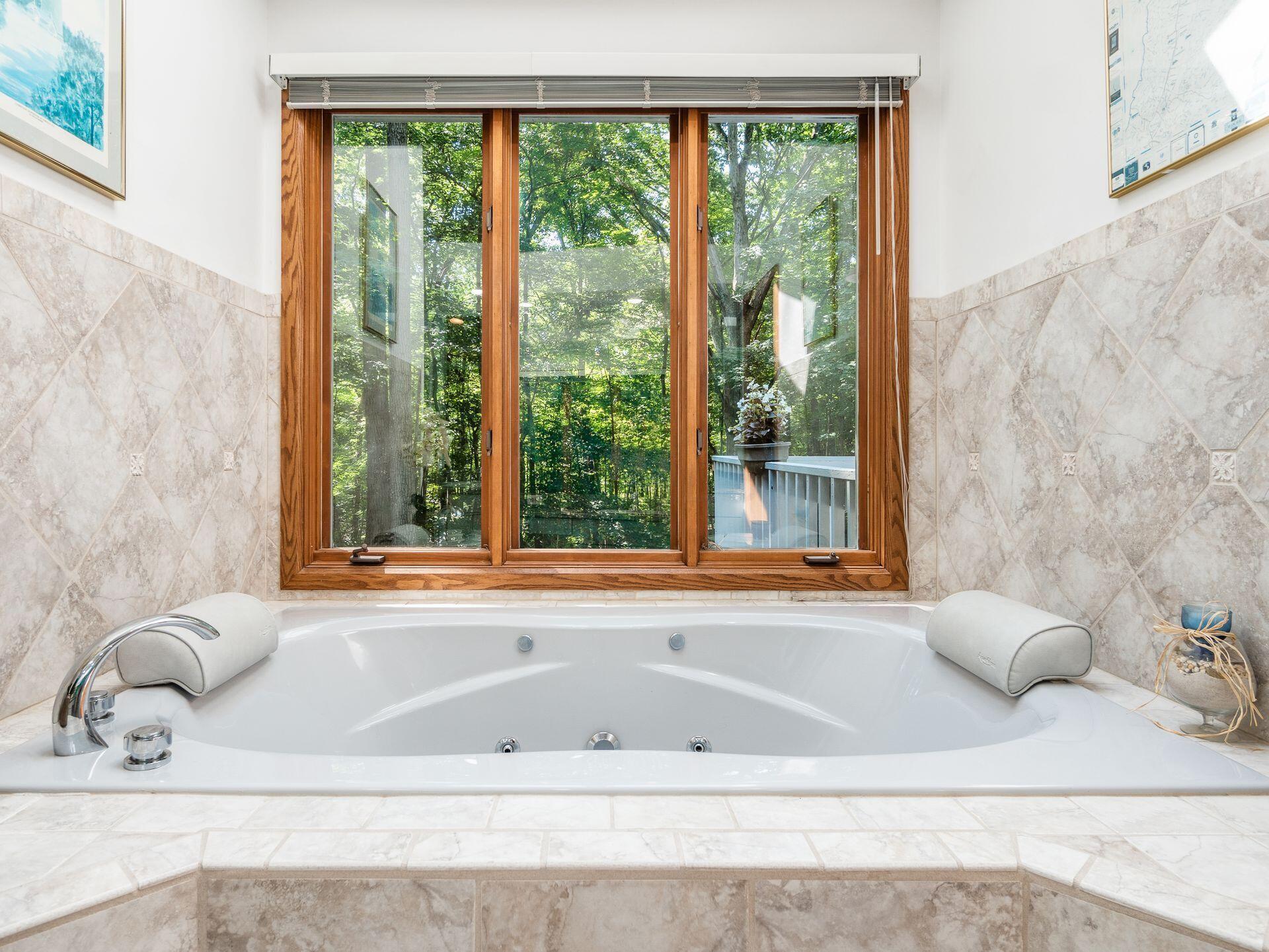 5590 Howard Road Delaware, OH 43015 - Photo 61 of 82 Soaking Tub
