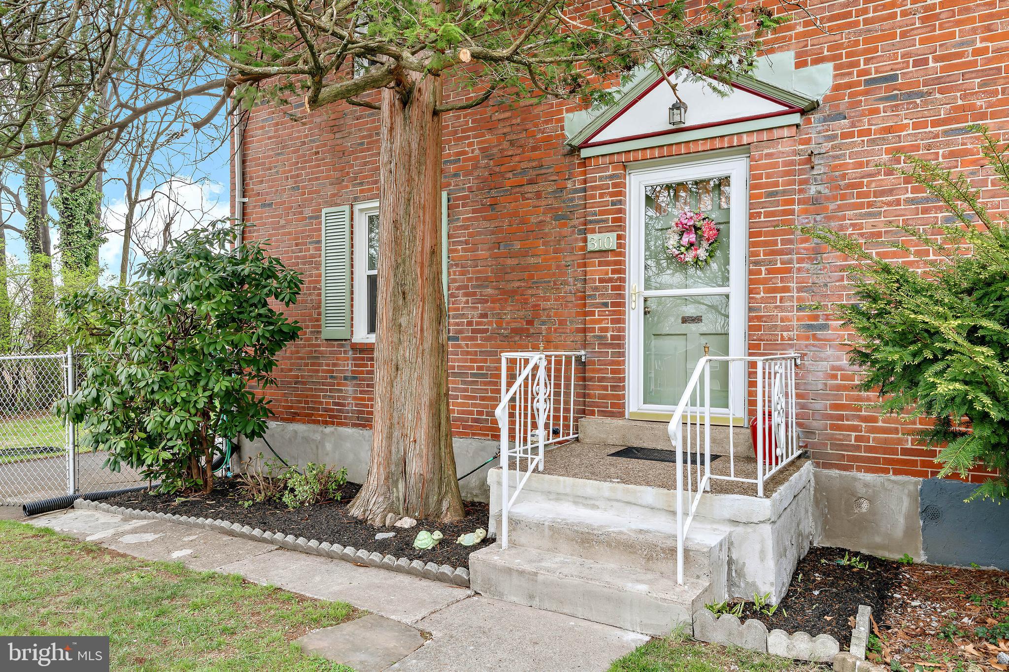 310 Wyatt Road Harrisburg, PA 17104 - Photo 2 of 27 Front of House