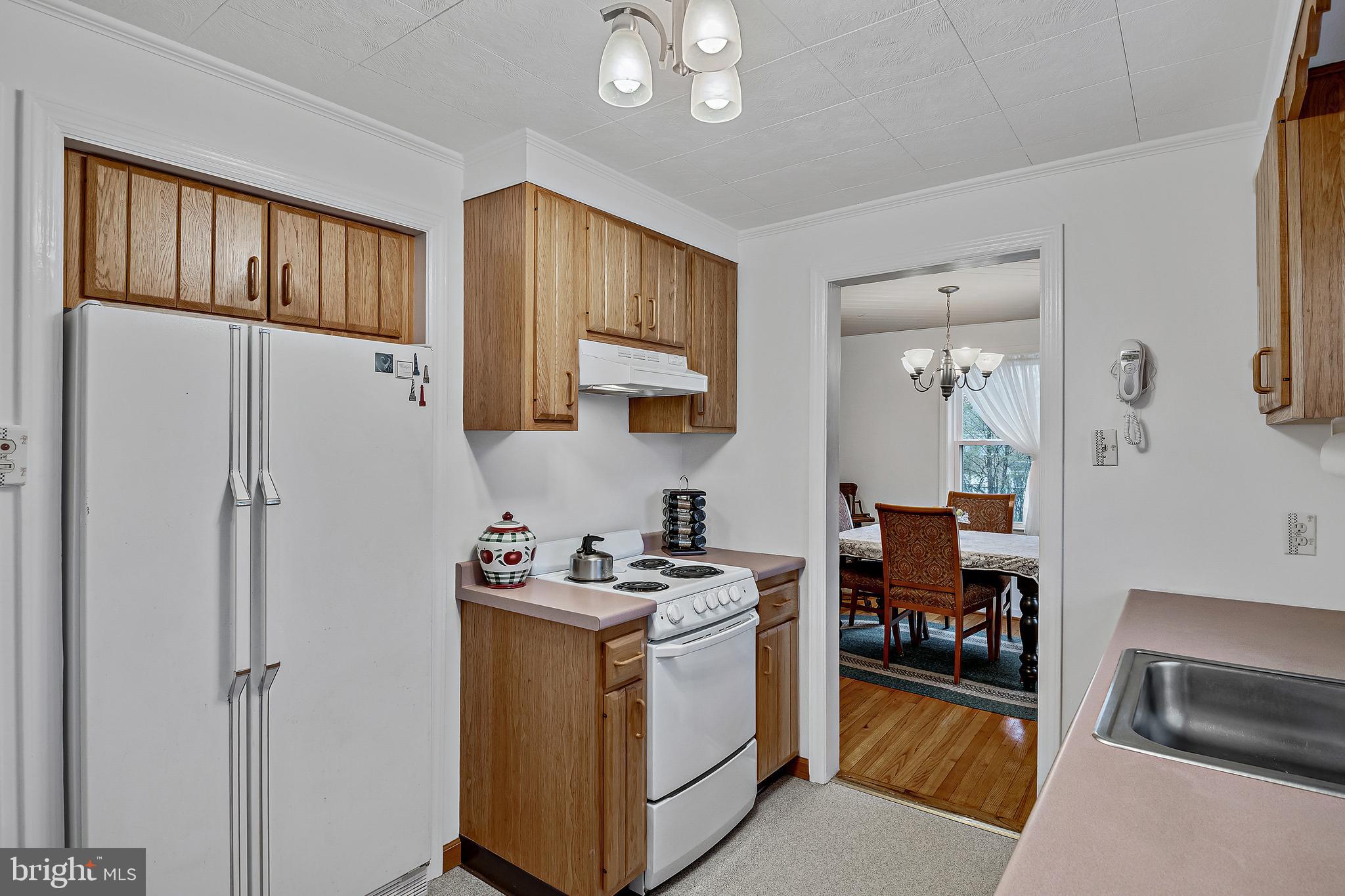 310 Wyatt Road Harrisburg, PA 17104 - Photo 6 of 27 Kitchen
