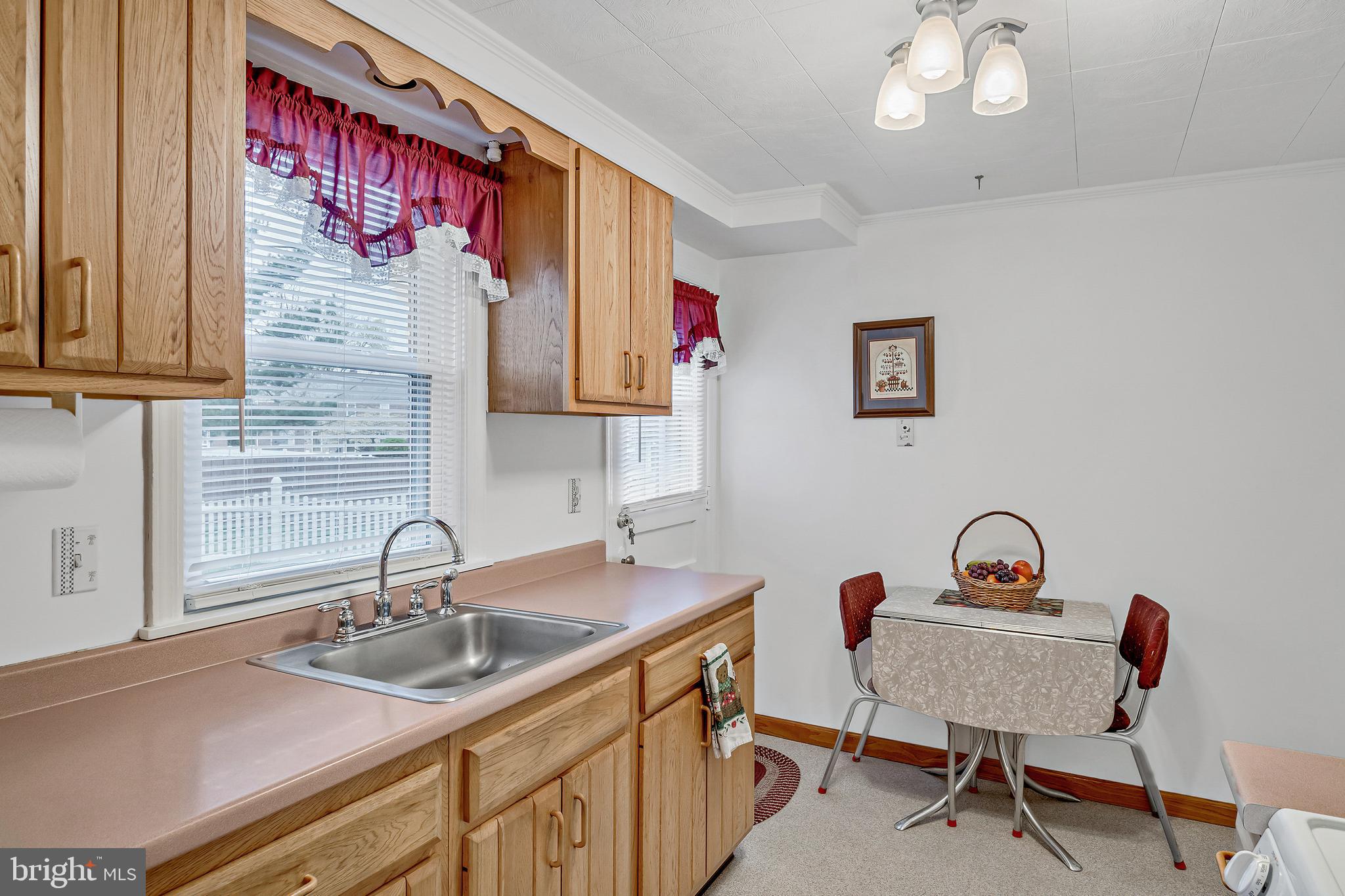 310 Wyatt Road Harrisburg, PA 17104 - Photo 7 of 27 Kichen