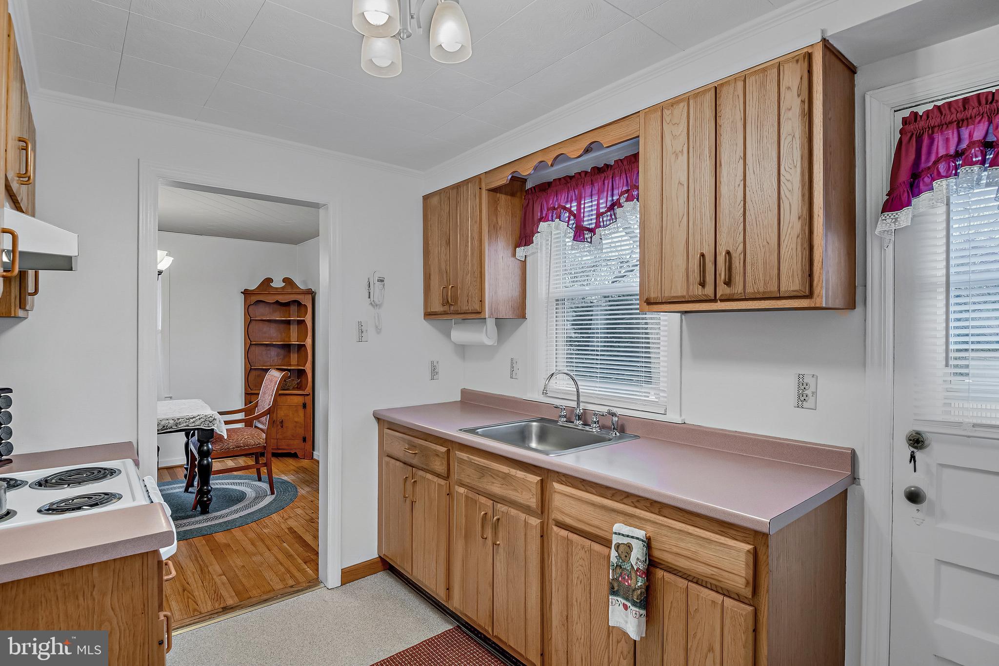 310 Wyatt Road Harrisburg, PA 17104 - Photo 8 of 27 Kitchen