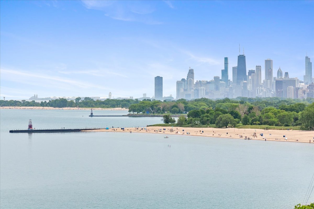 6301 North Sheridan Road, Unit 10F Chicago, IL 60660 - Photo 11 of 16