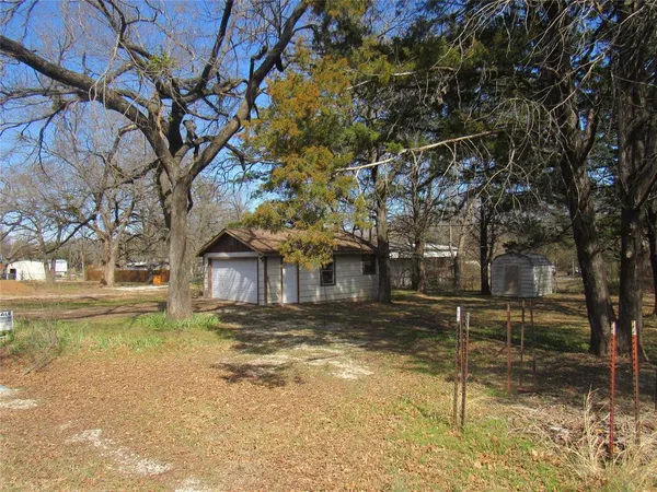 a view of a yard with a tree