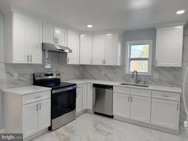 $2,700 | 323 St James Avenue, Cherry Hill, NJ 08002