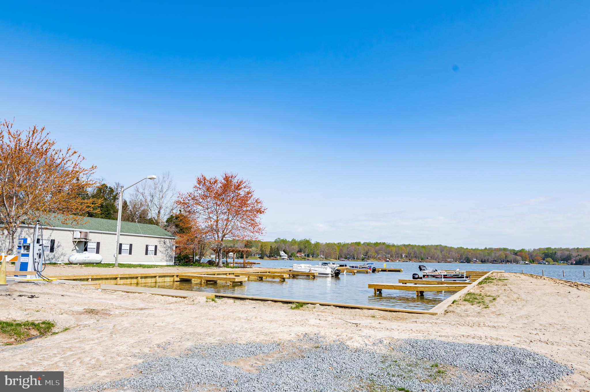 40 Pine Road Louisa, VA 23093 - Photo 37 of 39 Amenities: Boat Slips
