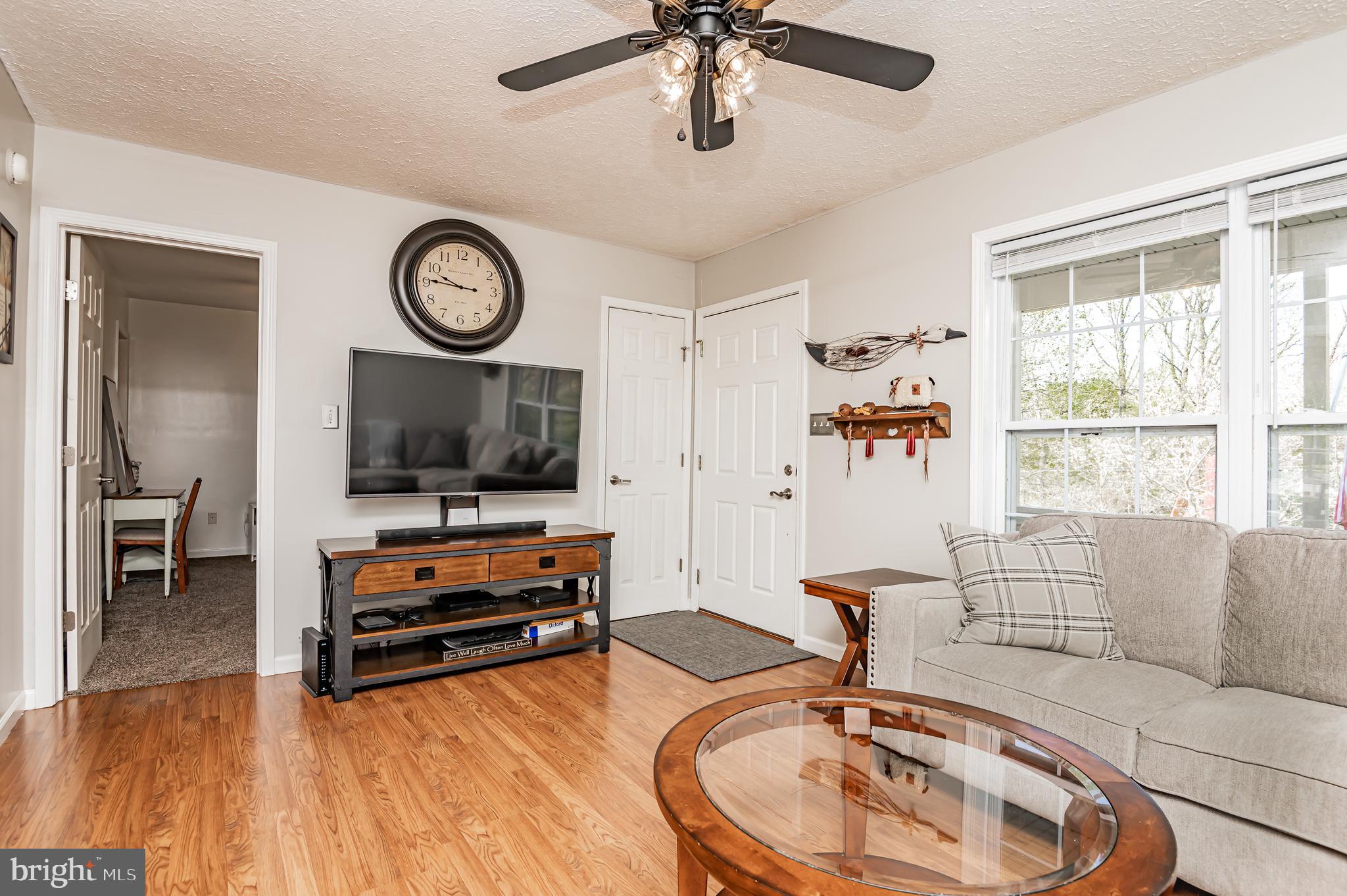 40 Pine Road Louisa, VA 23093 - Photo 6 of 39 Living Room