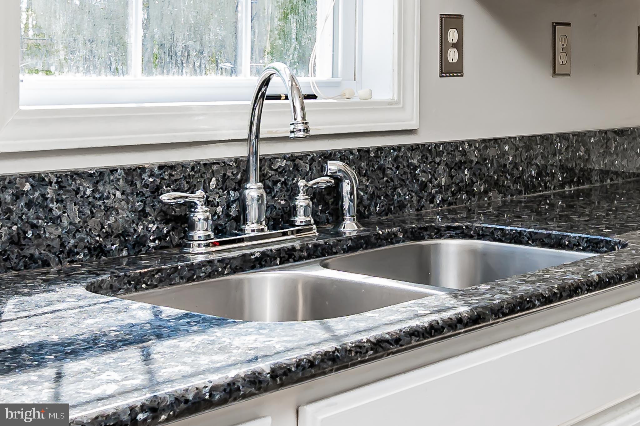 40 Pine Road Louisa, VA 23093 - Photo 10 of 39 Granite countertops