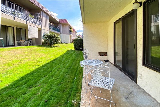 $320,000 | 15705 Northeast 18th Street, Unit 2G, Bellevue, WA 98008