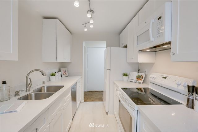 $320,000 | 15705 Northeast 18th Street, Unit 2G, Bellevue, WA 98008