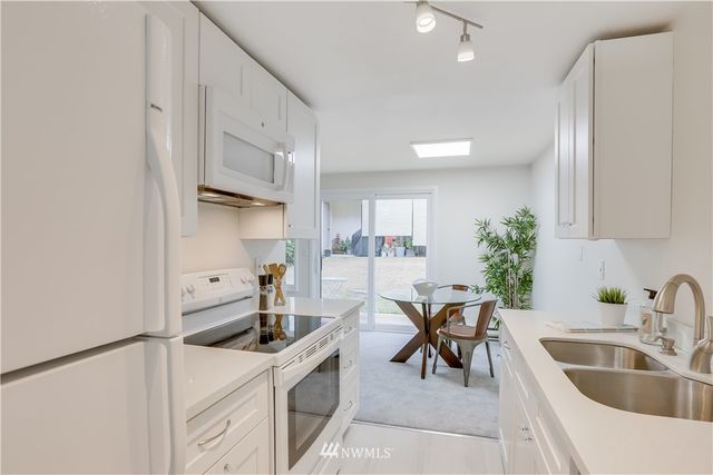 $320,000 | 15705 Northeast 18th Street, Unit 2G, Bellevue, WA 98008