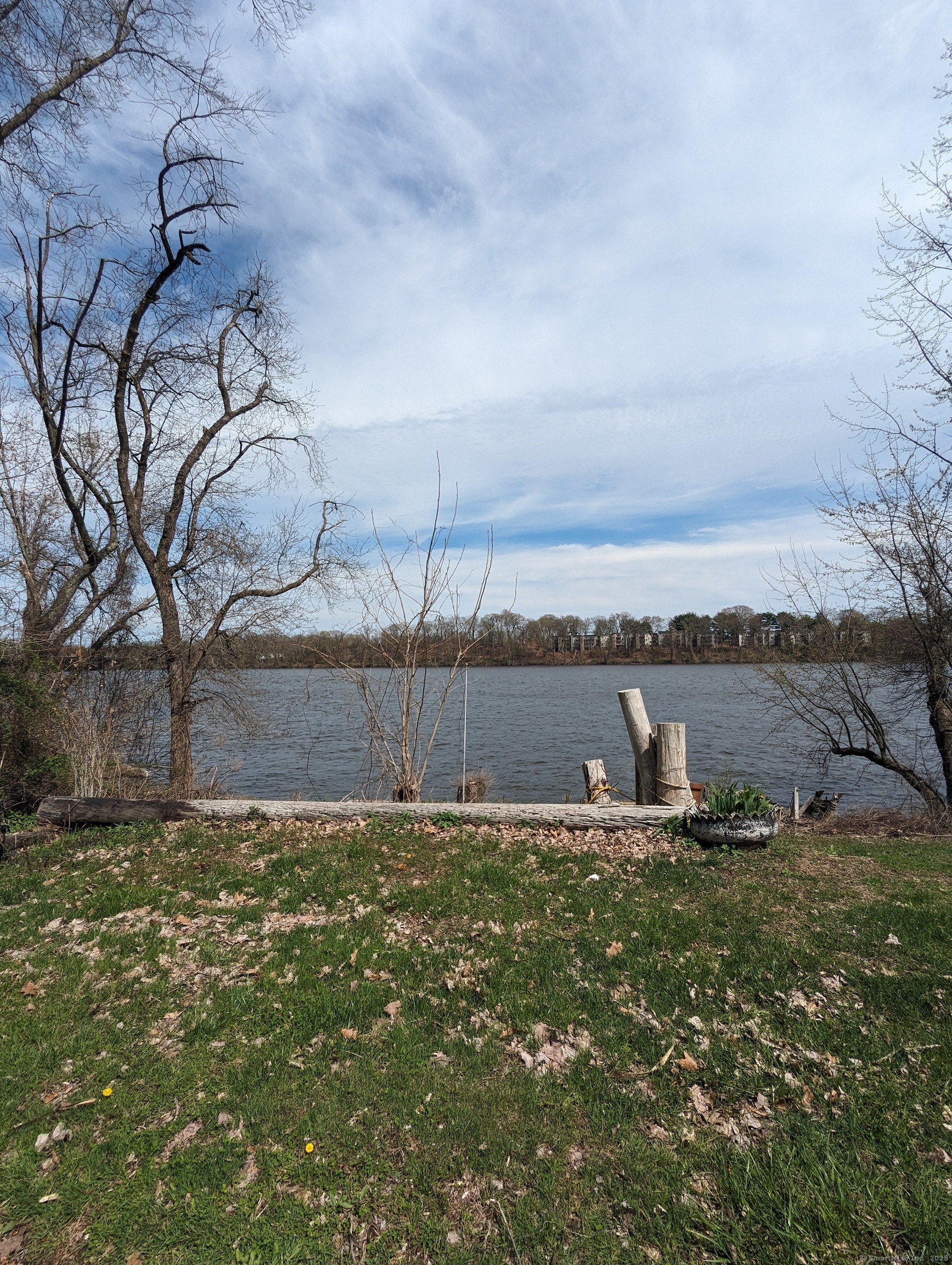 99 River Road, Unit 2 Windsor Locks, CT 06096 - Photo 6 of 6 a view of a yard