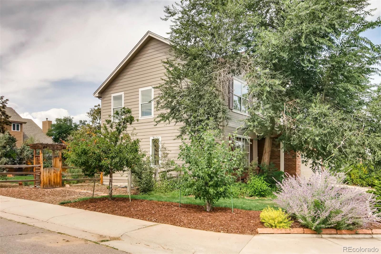 9800 Foxhill Circle Highlands Ranch, CO 80129 - Photo 3 of 26