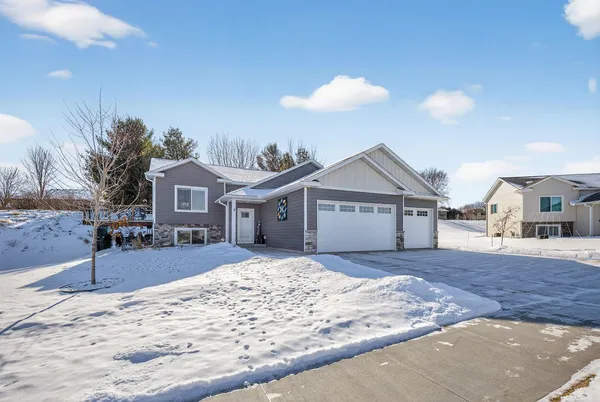 $529,900 | 1013 Eagle Vista Lane, Lake City, MN 55041