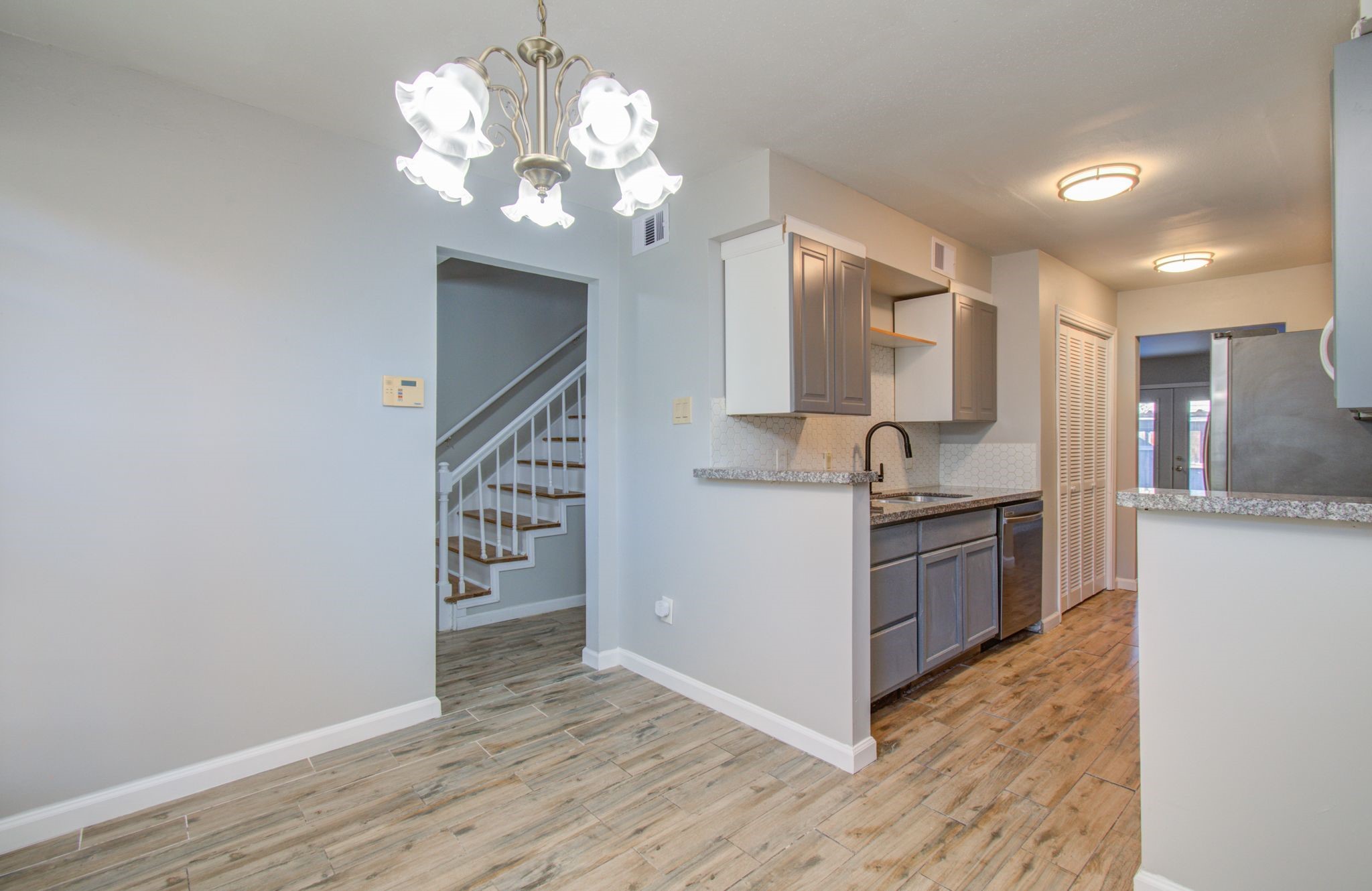 9495 Fondren Road Houston, TX 77074 - Photo 8 of 27 View of the dining and kitchen area