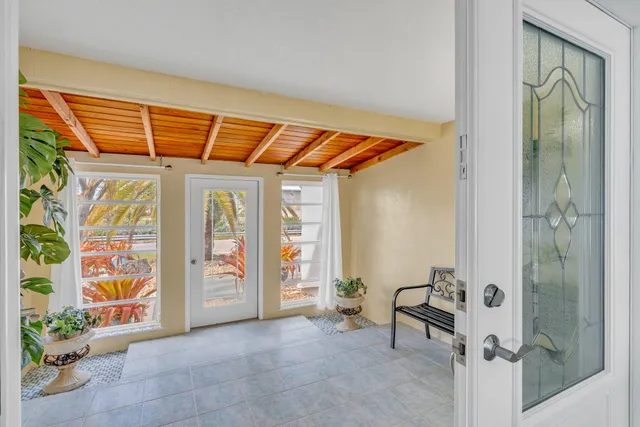 a view of a livingroom with a dinning area