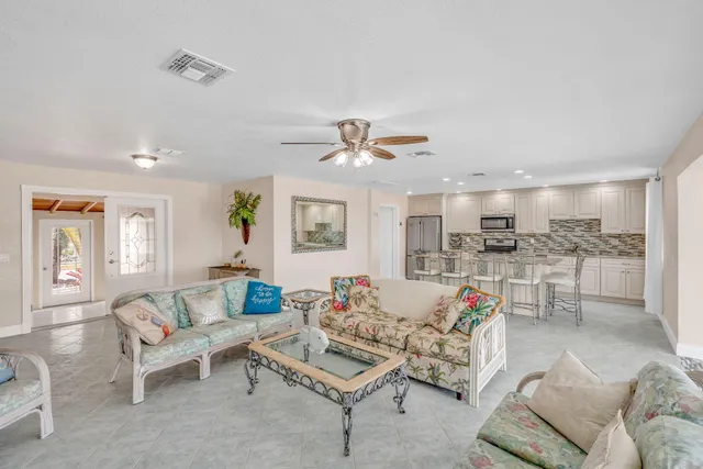$1,699,000 | 1607 Sunrise Drive, Big Pine Key, FL 33043
