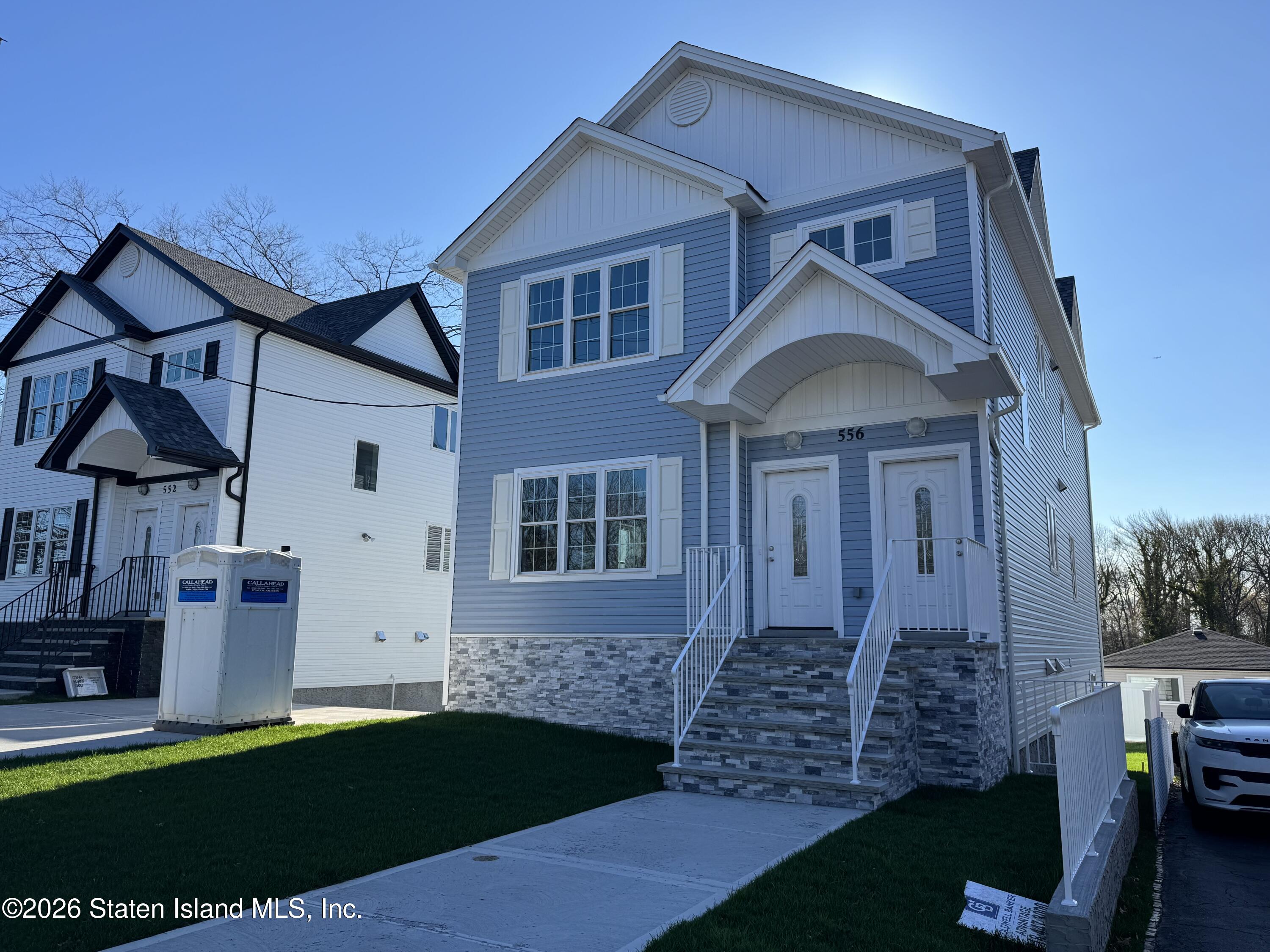 556 Drumgoole Road East Staten Island, NY 10312 - Photo 2 of 52 IMG_5812