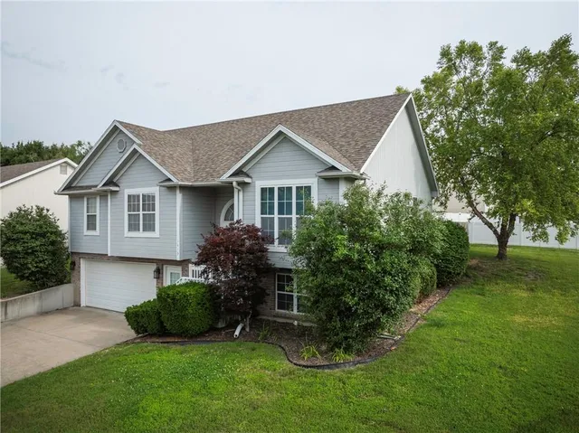 $315,000 | 1415 Kimberly Drive, Warrensburg, MO 64093