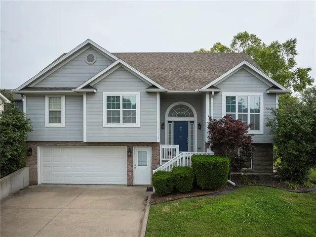 $315,000 | 1415 Kimberly Drive, Warrensburg, MO 64093