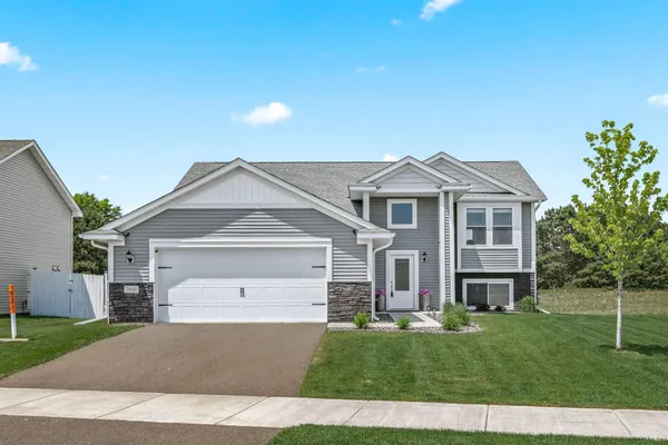 $390,000 | 39610 Fallbrook Avenue, North Branch, MN 55056