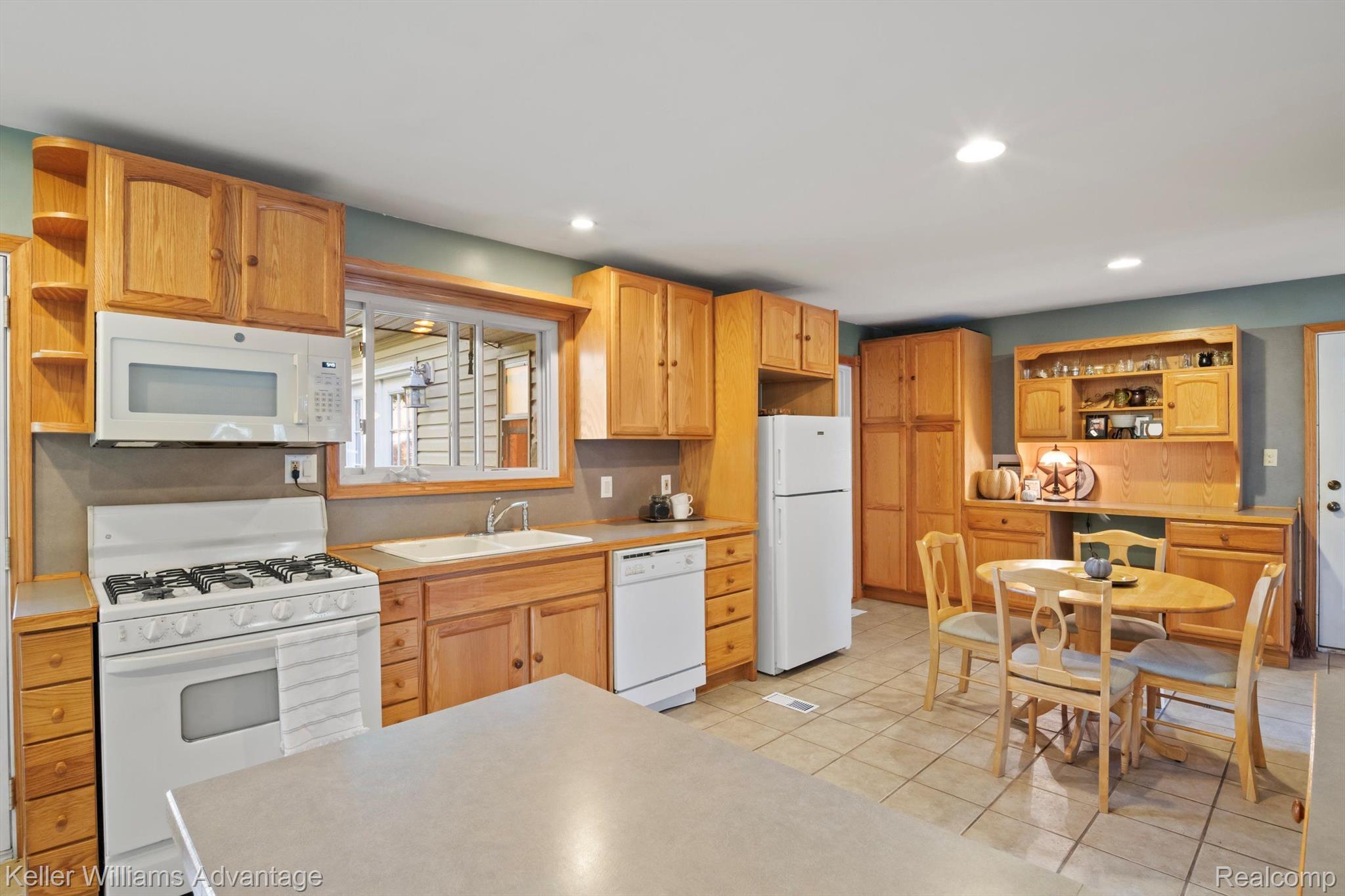 23710 Meadowbrook Road Novi, MI 48375 - Photo 10 of 26