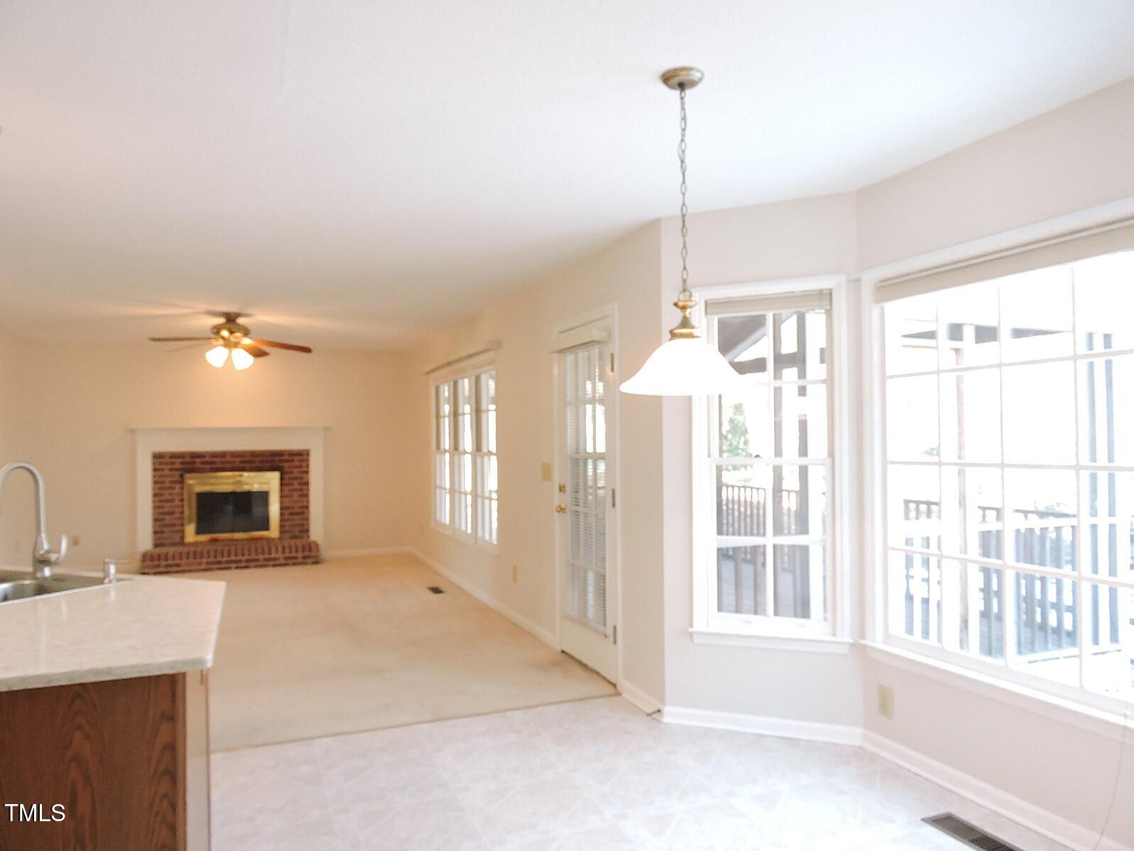 1 Danforth Place Durham, NC 27712 - Photo 14 of 32 14 Breakfast Room to FR