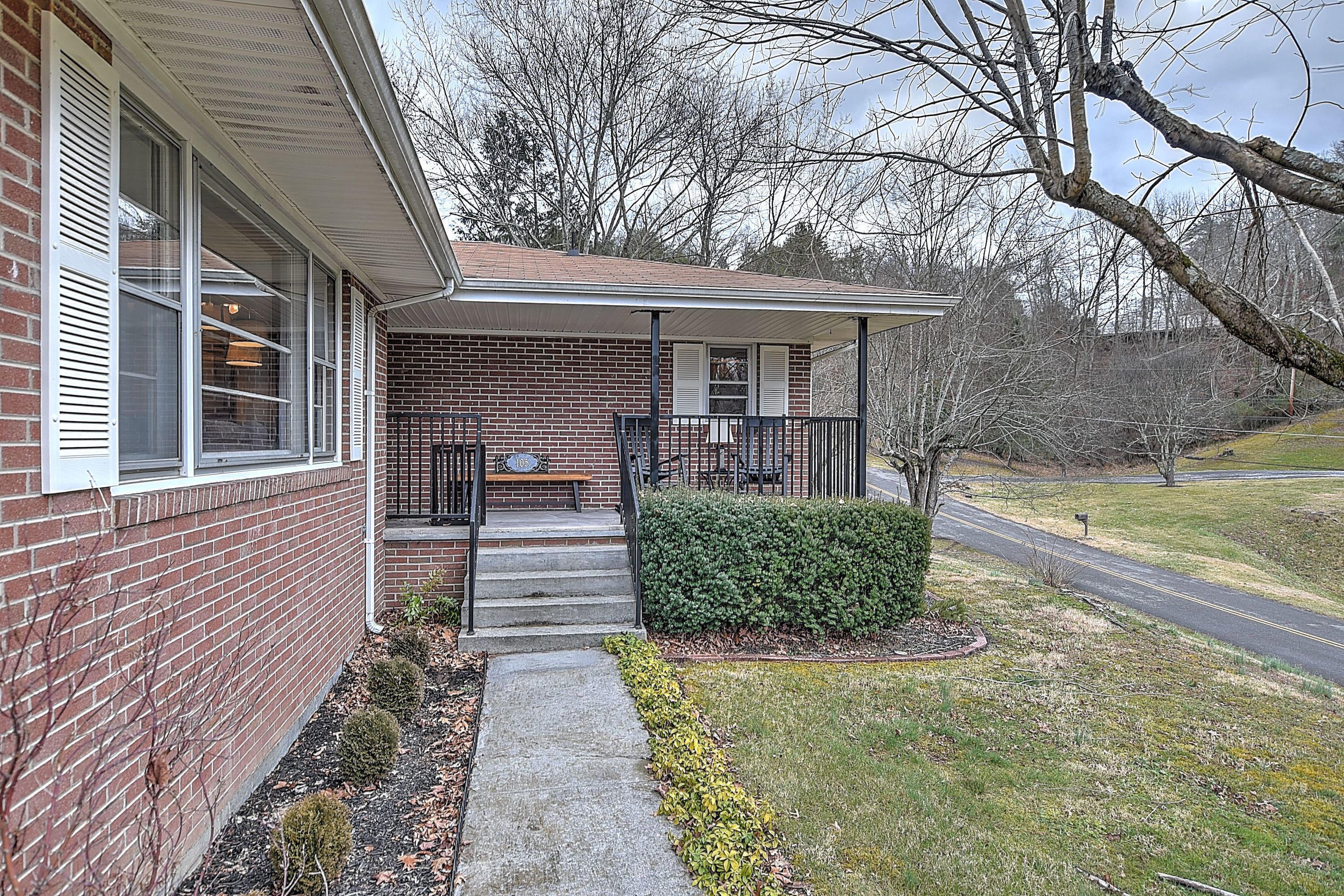 105 Hidden Valley Road Bristol, TN 37620 - Photo 3 of 44 105 HIDDEN VALLEY-4