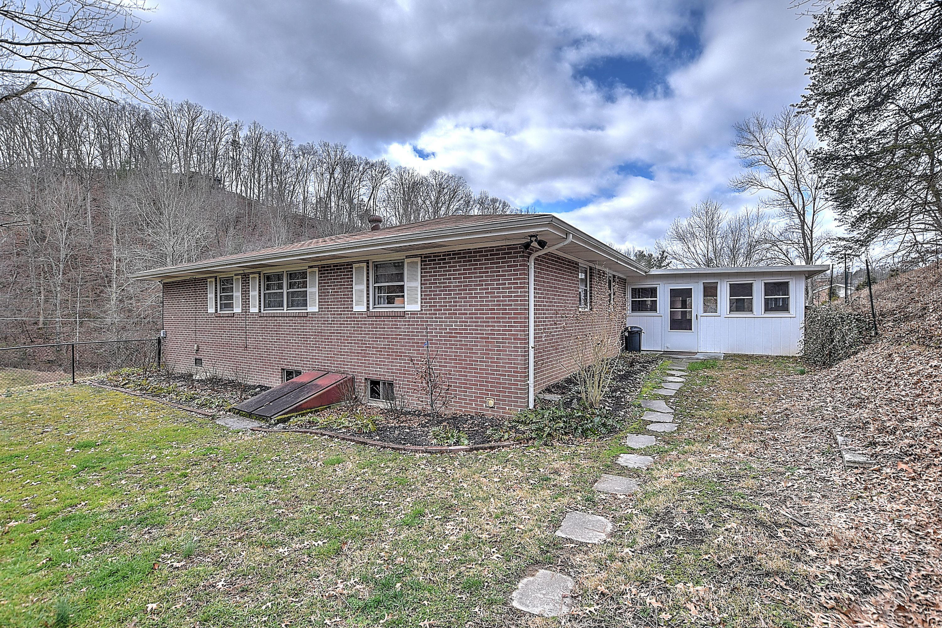 105 Hidden Valley Road Bristol, TN 37620 - Photo 35 of 44 105 HIDDEN VALLEY-36